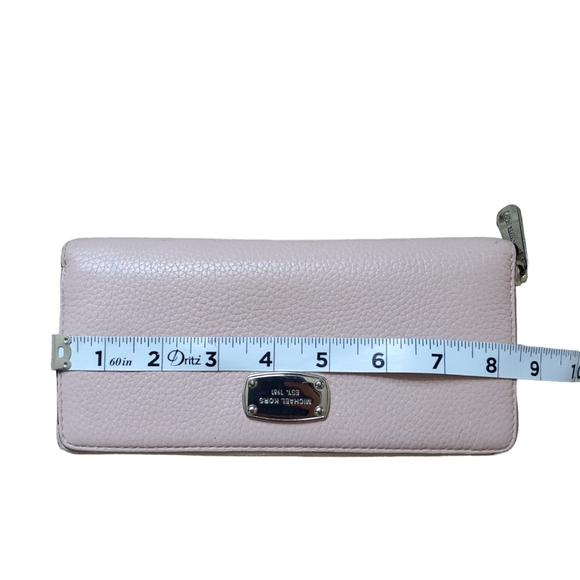 Michael Kors Pink Wristlet vallet. - Picture 6 of 11